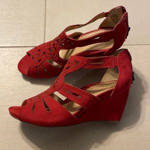 Earthies Morolo bright red leather wedges
